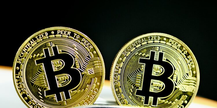 Short-Term Holder Selling Accelerates Amid Price Correction